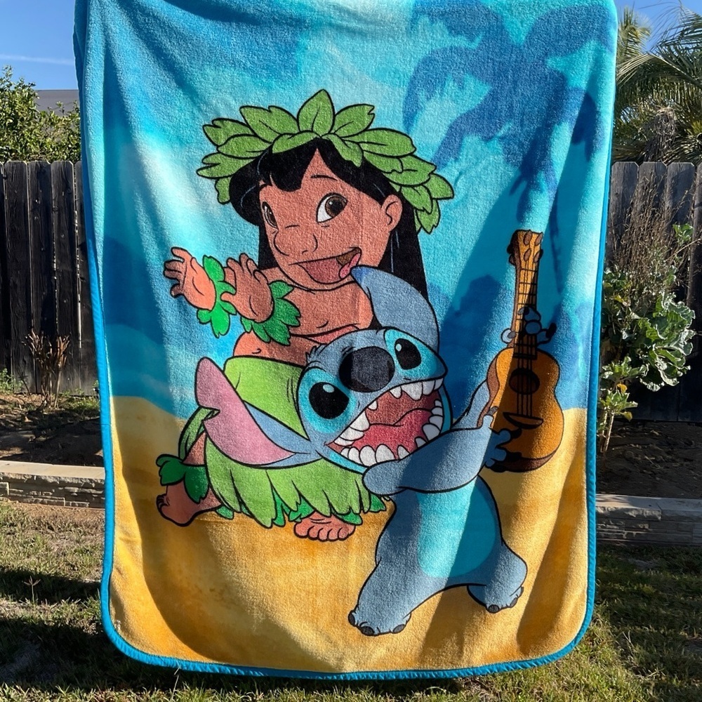 DISNEY LILO & STITCH BLANKET Big Throw Soft Cozy Guitar Beach 56”x 76” Northwest